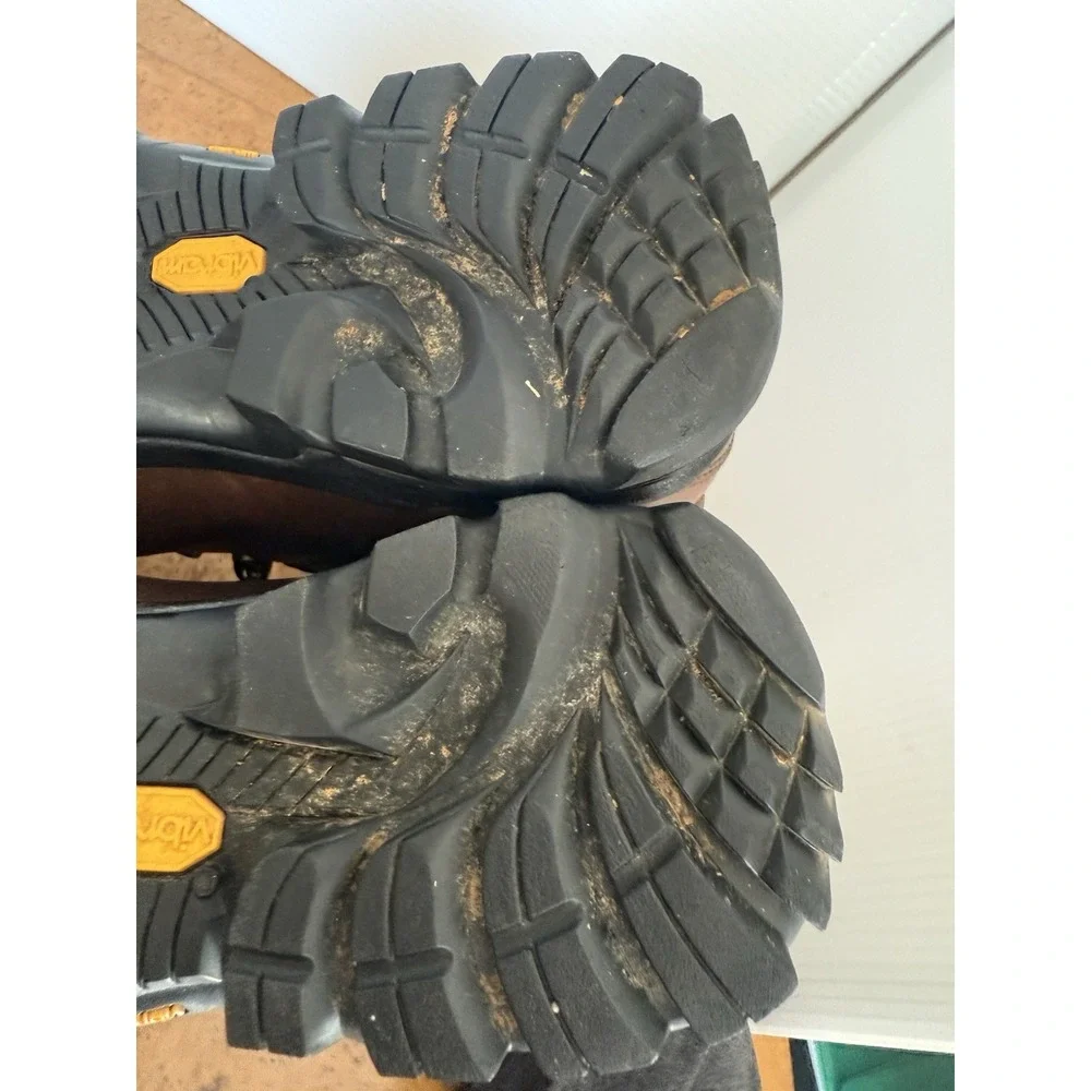 VASQUE 7134 Men's Hiking Boots Brown Leather Vibram Soles Size 10 USA